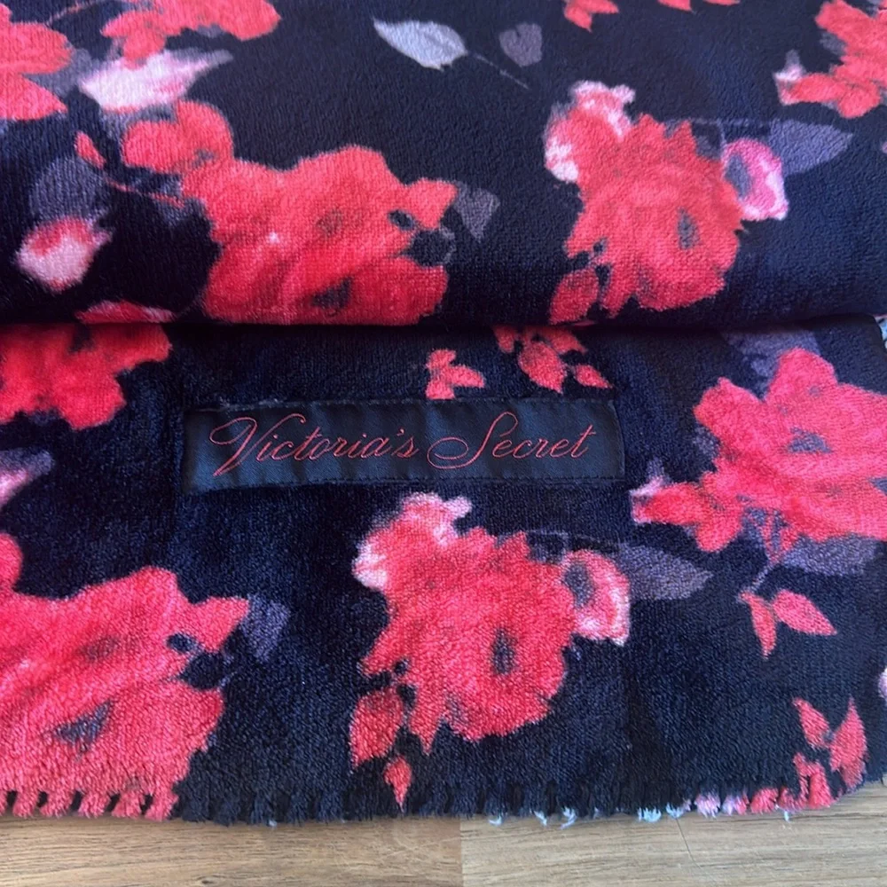 VICTORIAS SECRET sherpa blanket